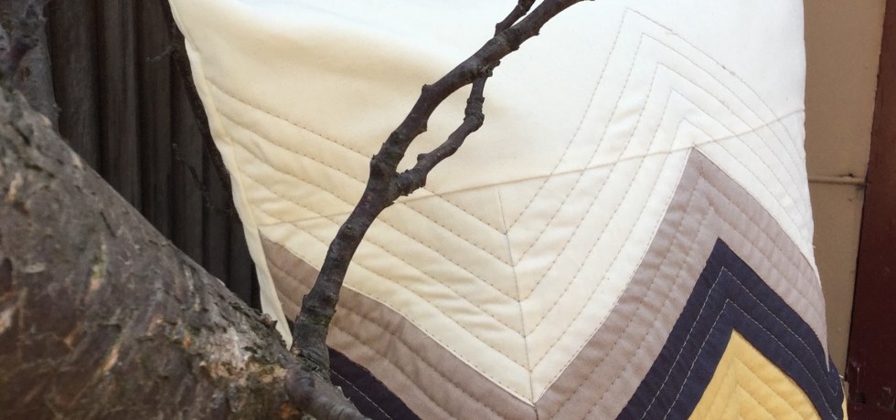 Foundation paper piecing block tutorial and free cushion pattern